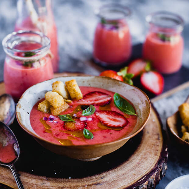 Гаспачо из клубники. \ Фото: californiastrawberries.com.