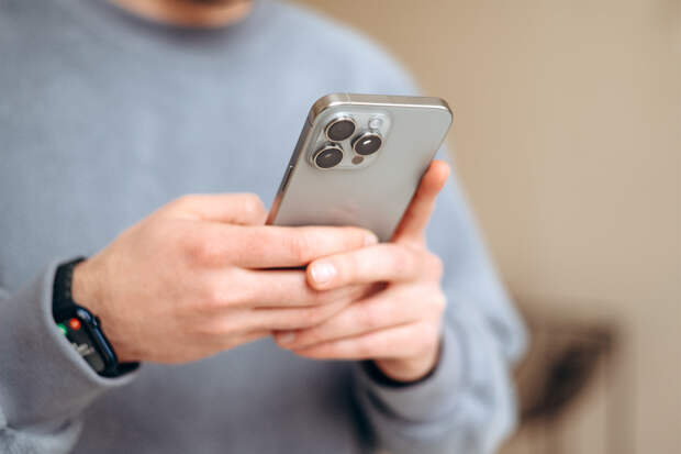 Мужчина не смог прочитать сообщения от друзей и оказался в смертельной опасности