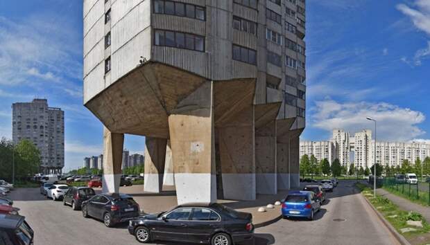 Странная архитектура советской эпохи: как появились жилые дома на «курьих ножках»