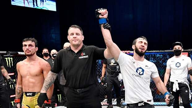 Хабиб: "Тухугов дрался на UFC 267 с травмой. Мы всей командой уговаривали его о переносе боя"