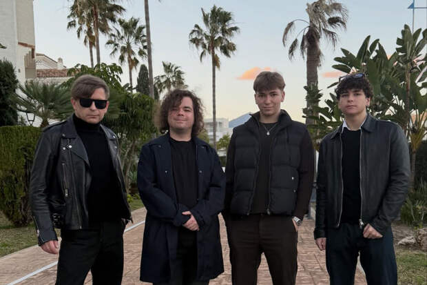 Музыкант Лева Би-2 показал своих троих сыновей