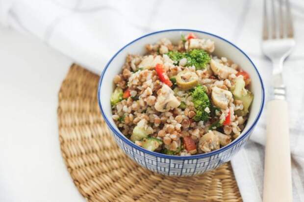 Гречка с грибами. \ Фото: 1000.menu. Гречка с грибами. \ Фото: 1000.menu.