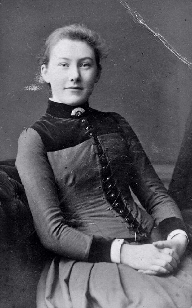 Victorian Women in the 19th Century (20).jpg