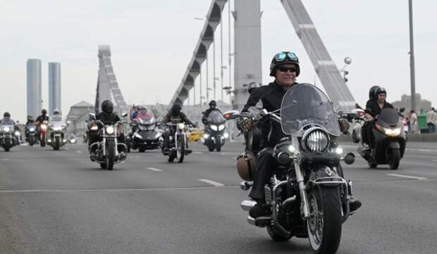 Свыше 15 тыс. мотоциклистов приняли участие в заезде по Садовому кольцу