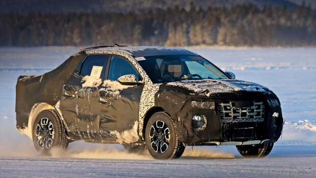 Hyundai santa cruz,Hyundai pickup. Привыкшие к рамным грузовичкам американцы могут не принять компактный пикап с несущим кузовом, поэтому Hyundai пытается подать Santa Cruz как гламурный городской crossover. Если номер пройдёт, клон от KIA не заставит себя ждать.