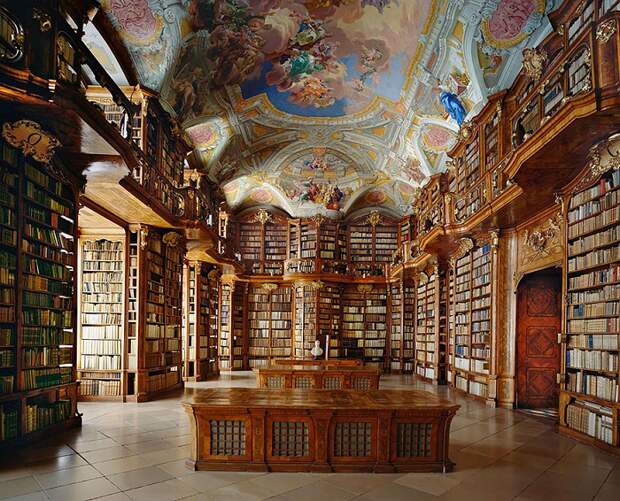 Библиотека, построенная при монастыре Святого Флориана (Австрия).
