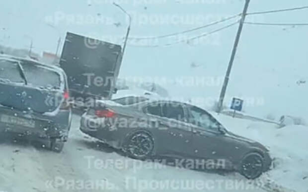 Два автомобиля столкнулись у гипермаркета «Глобус»