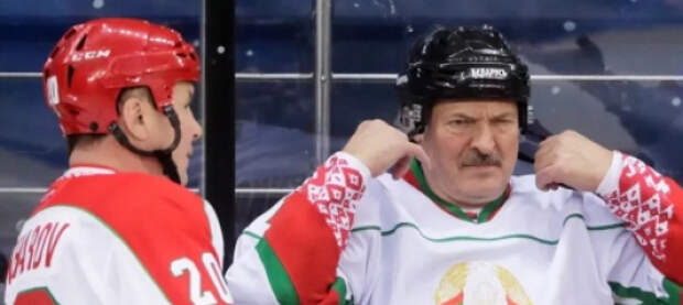 «Бей своих, чтоб чужие боялись»: Лукашенко о своем самочувствии после падения на хоккейном матче