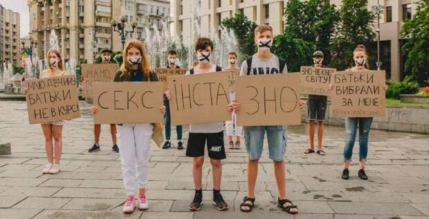 Реклама сериала на улицах Киева