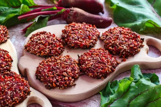 Фото: shutterstock.com / Monika_1 Свекольные котлеты из свеклы пошаговый рецепт фото