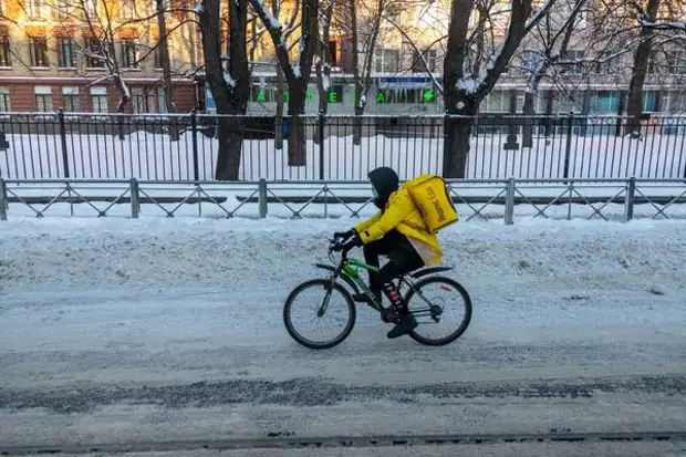 Пока велосипед несется в темноте. Пока велосипед несется в темноте