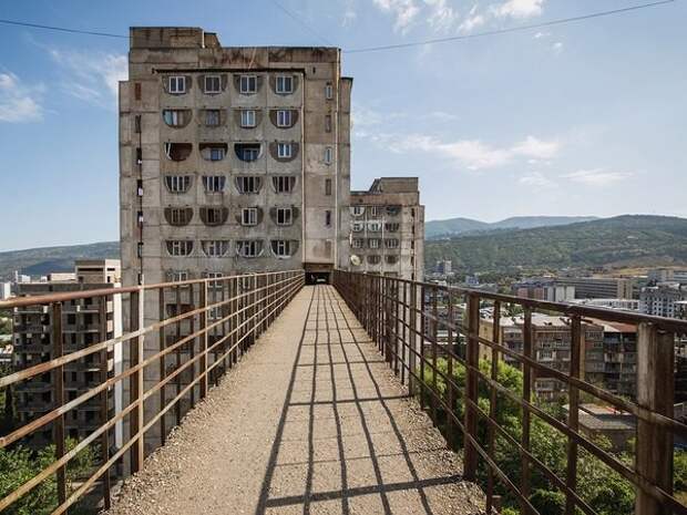 Жилой комплекс с надземным сообщением из СССР СССР, жилой комплекс