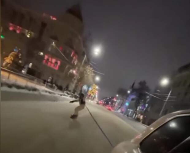 Сноубордисты в Ростове вышли кататься на Большую Садовую