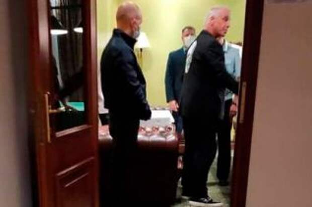 К вокалисту Rammstein в отеле РФ пришли полицейские