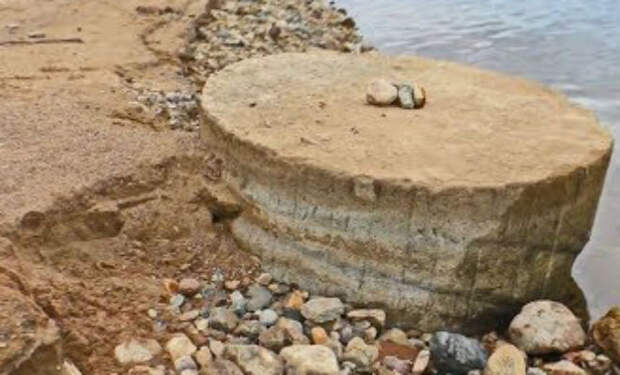 Сбросили воду из озера и нашли фундаменты древней деревни