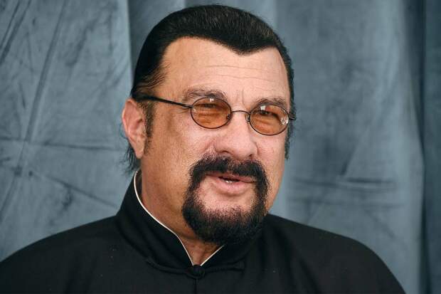 Названа реальная цена подмосковного особняка Стивена Сигала