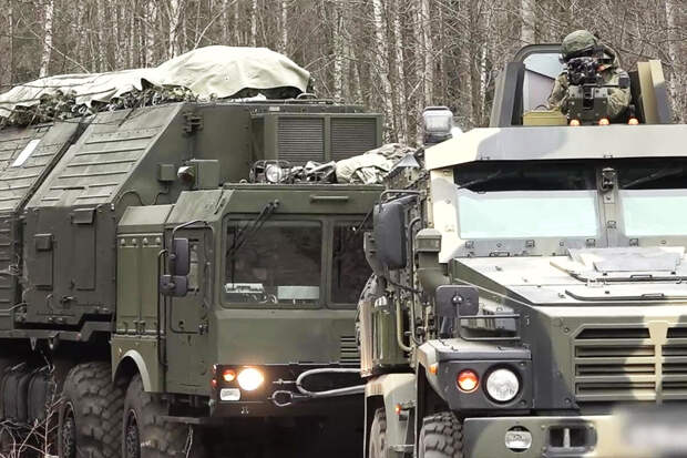 Лукашенко пригрозил Киеву и НАТО "Орешником"