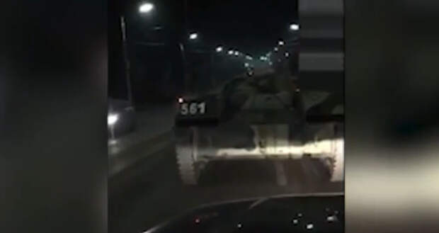 БМД столкнулась с автомобилем в Туле