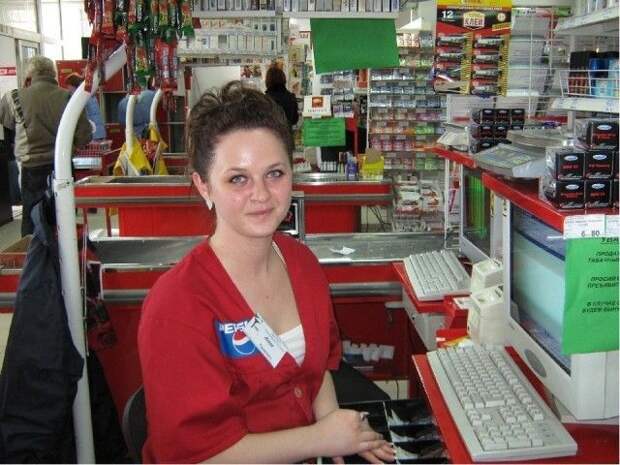 Симпатичные продавщицы