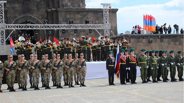 "Абрикосовая революция" дошла до финиша: Русскую военную базу гонят из Гюмри