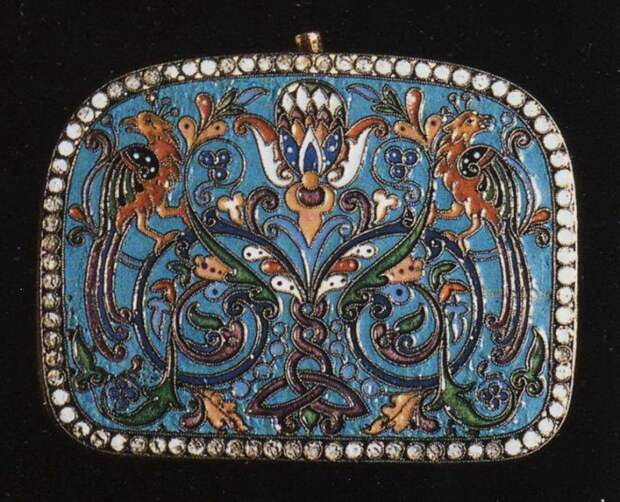 Selection of silver-gilt object with enamel and filigree decoration: A purse. 1880th