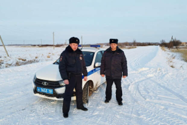 В Курганской области участковые уполномоченные в результате преследования задержали водителя, который передвигался в нетрезвом состоянии и не имея права управления