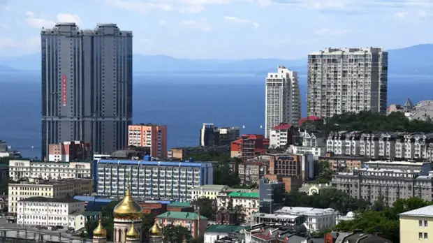 Часть автомобильного моста обрушилась в Приморье