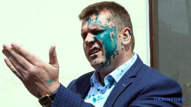 Оружие пролетариата: обкиданные, обмазанные и залитые знаменитости