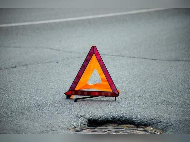 Маршрутка с пассажирами опрокинулась под селом Акша