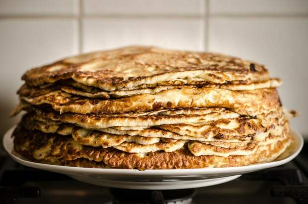 Диетолог Писарева назвала безопасное количество блинов