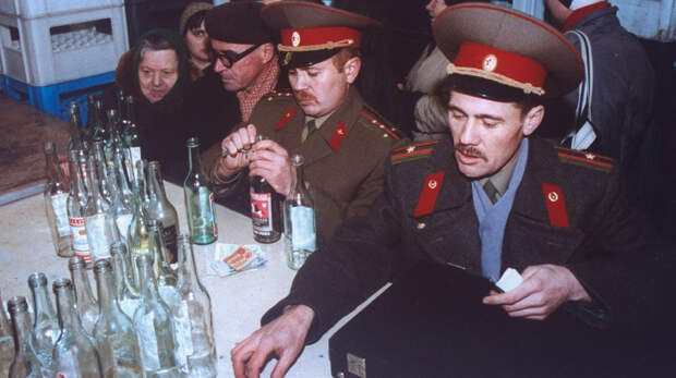 Как пили в СССР: алкогольные традиции Страны Советов