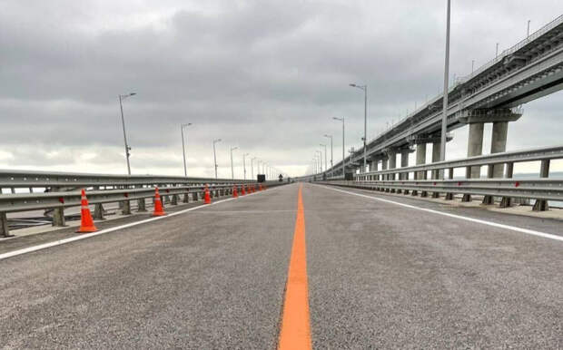 Грузовики поедут по Крымскому мосту не раньше зимы: есть альтернативные пути