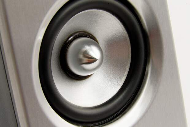 В ЖК в Петербурге семья страдает от постоянно играющего «тяжеляка» у соседей