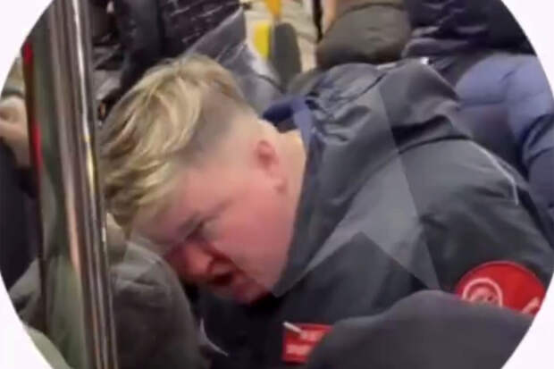 В Москве на видео сняли, как кондукторша пообещал вырвать кадык пассажиру
