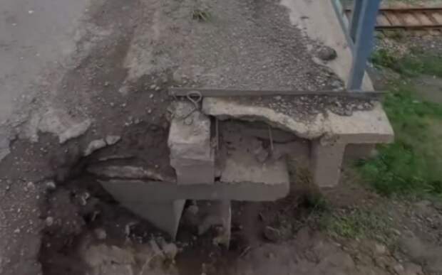 Карагандинцы опасаются обрушения путепровода на трассе в сторону Павлодара