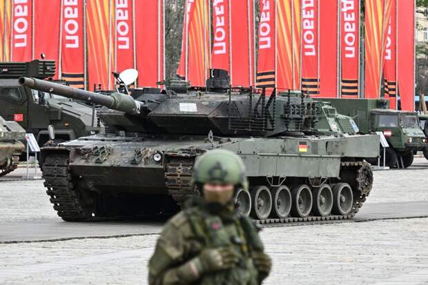 Трофейный немецкий танк Leopard 2, захваченный российскими военнослужащими в ходе спецоперации