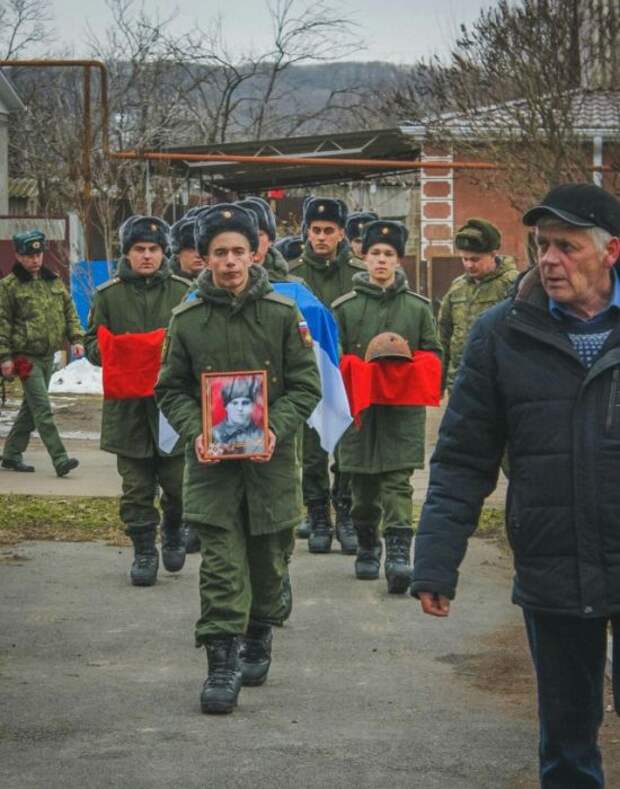 Захоронение останков советского солдата (17 фото)