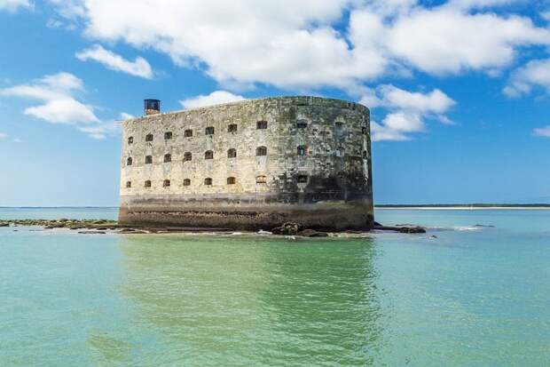 Форт Боярд (Fort Boyard), пролив Антиош, Франция - еще один малыш для маленькой горстки выживших интересное, крепости, мир, путешествия, укрытия, факты