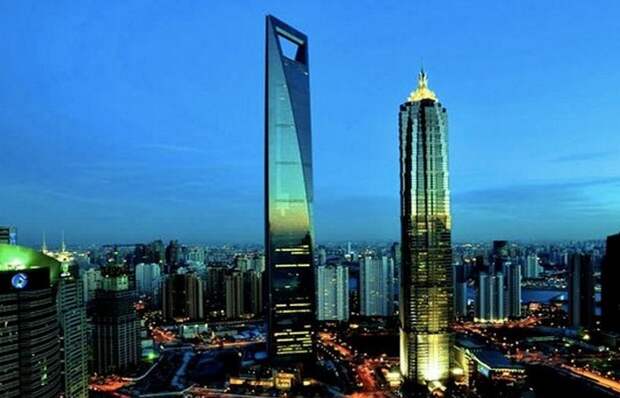 Шанхайский всемирный финансовый центр.