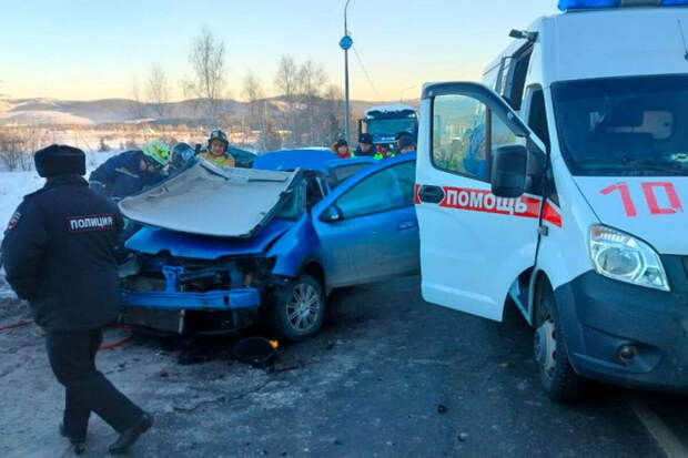 В Челябинской области ребенок не выжил в момент столкновения Renault и Geely