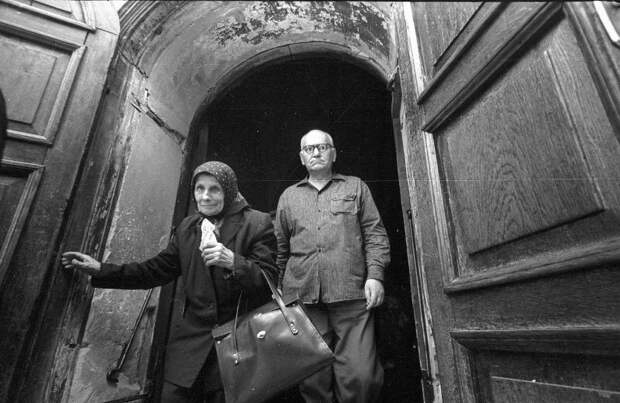 У церкви. Виктор Ершов, 2 июля 1967 года, Московская обл., г. Загорск, МАММ/МДФ.