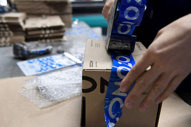 Ведомости: селлеры пожаловались на Ozon из-за одобрения возвратов без их согласия