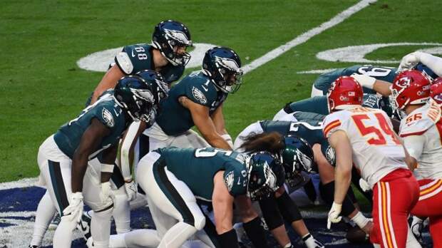 The Philadelphia Eagles line up on offense.