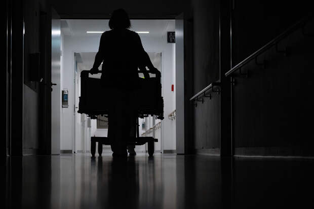 Россиянка впервые поехала на отдых за границу, заболела после ужина в отеле и не выжила