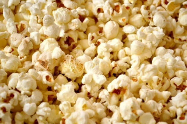 Диетолог Спектор рассказал о пользе попкорна для кишечника и сердца