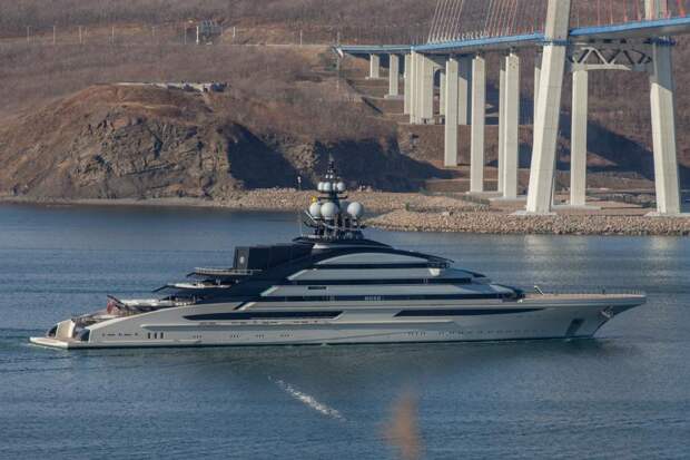 Суперъяхта российского миллиардера в очередной раз остановилась во Владивостоке
