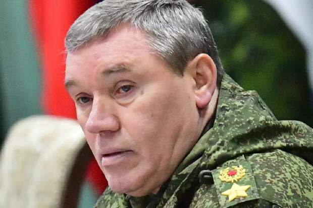 Карта Украины еще без двух областей появилась в кабинете начальника Генштаба России