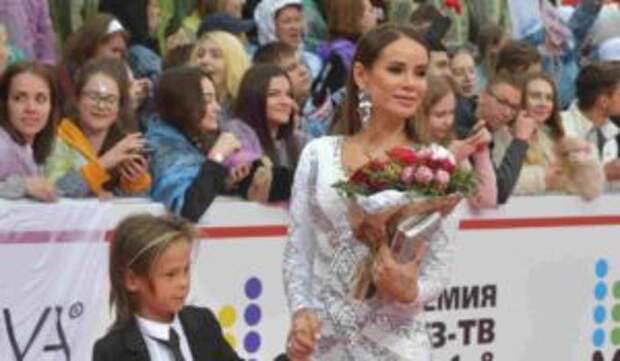 «Жить вместе я не готова»: Айза Анохина не хочет впускать в дом нового возлюбленного