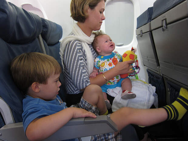 Картинки по запросу Дети в самолете