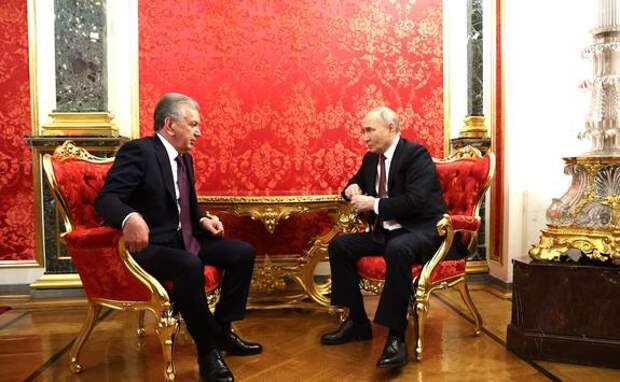 Путин и Мирзиеев в телефонном разговоре обсудили вопросы укрепления отношений
